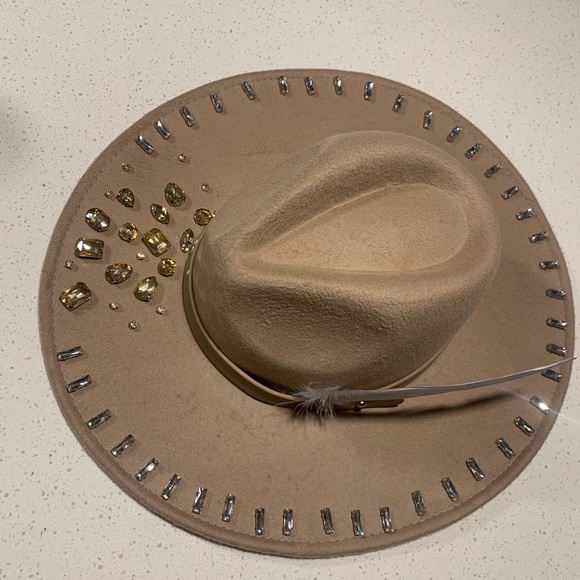 Hat - Picture 4 of 5